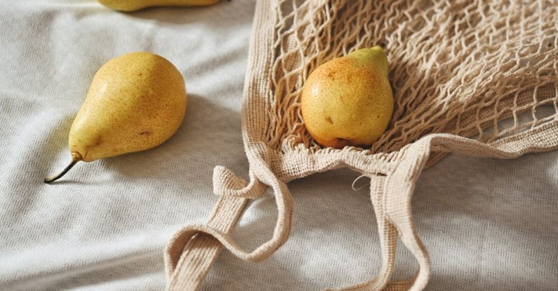 Eco Shopping - Yellow Pears and Shopping Mesh Bag